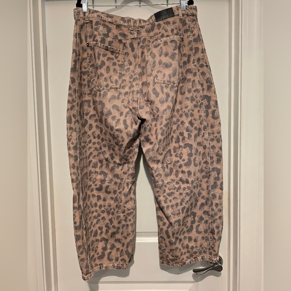 We The Free Leopard Print Barrel Jeans - Brown and Black SIZE 31 SIZE 10 - Picture 4 of 6